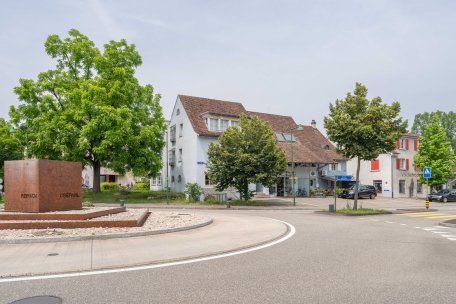 Ansicht Liegenschaft vom Kreisverkehr