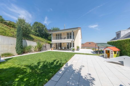 Ansicht Liegenschaft vom Garten