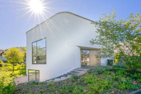 Separater Zugang in das Sockelgeschoss