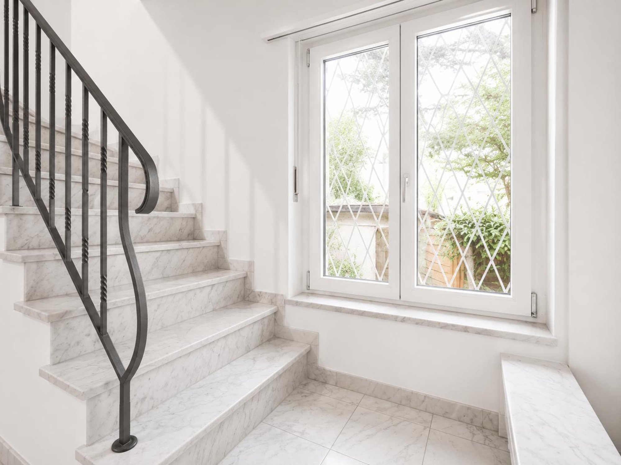 Treppe ins Obergeschoss