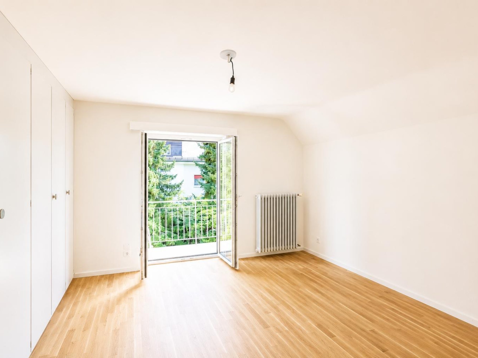 Zimmer 1 mit Einbauschränken im Obergeschoss
