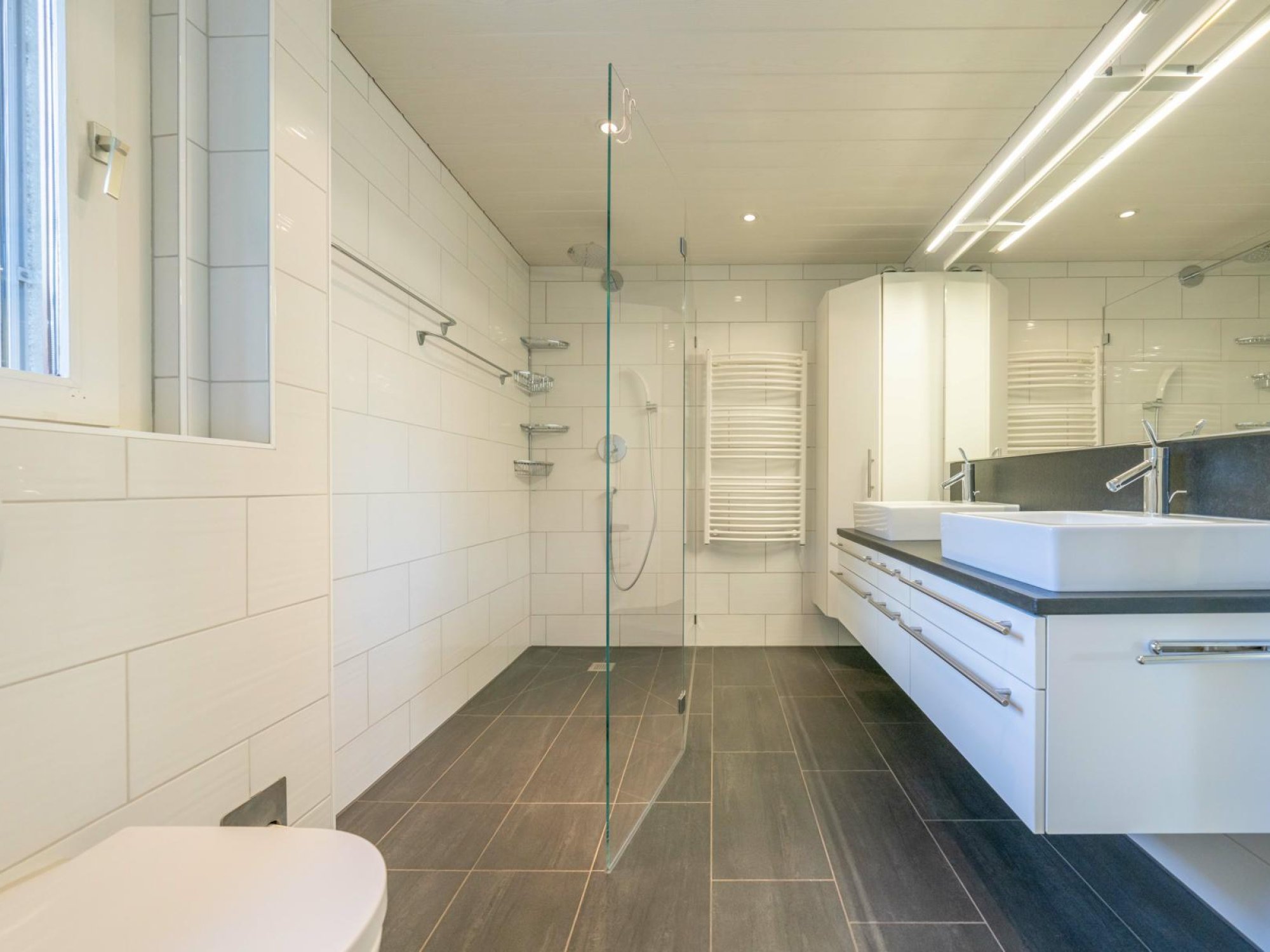 Badezimmer mit Dusche