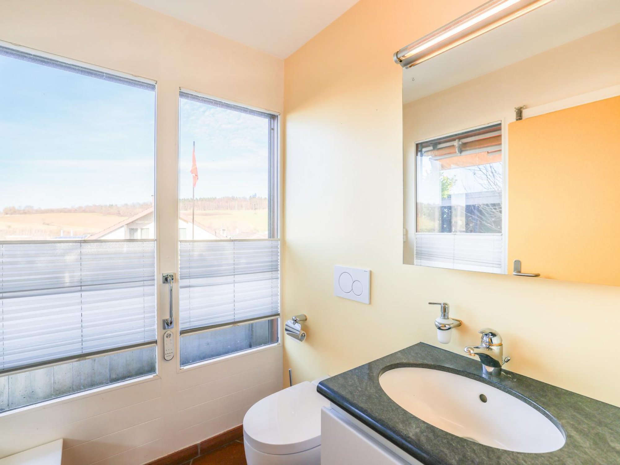 Sep. Toilette im Erdgeschoss