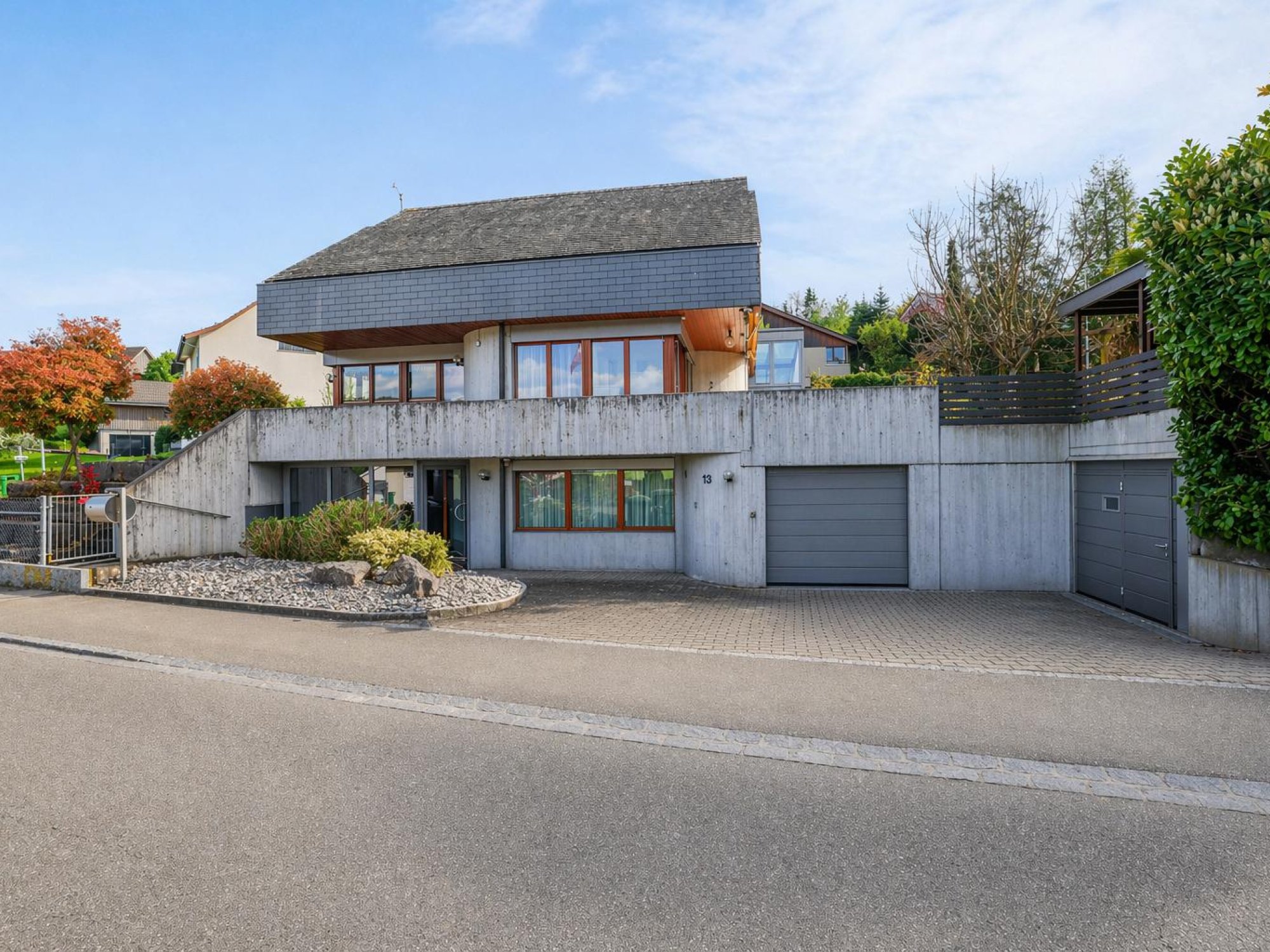 Ansicht Liegenschaft von der Strasse
