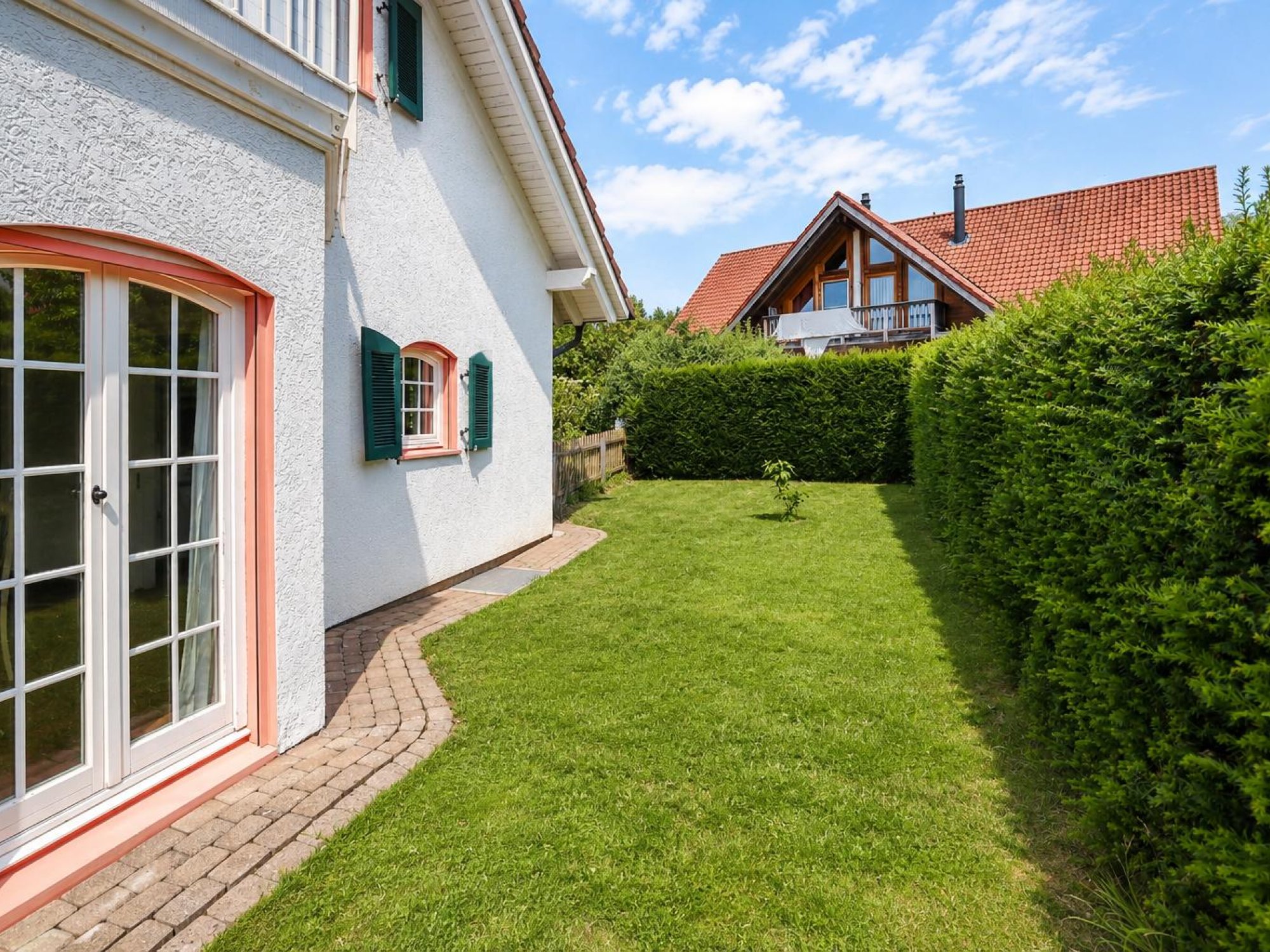 Seitliche Gartenfläche 