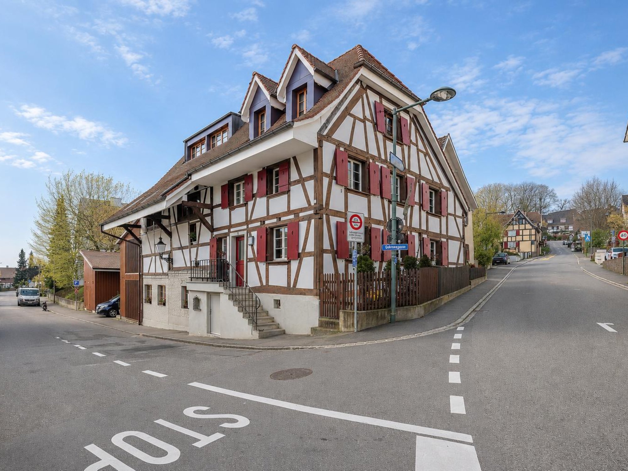 Ansicht Liegenschaft von der Strasse