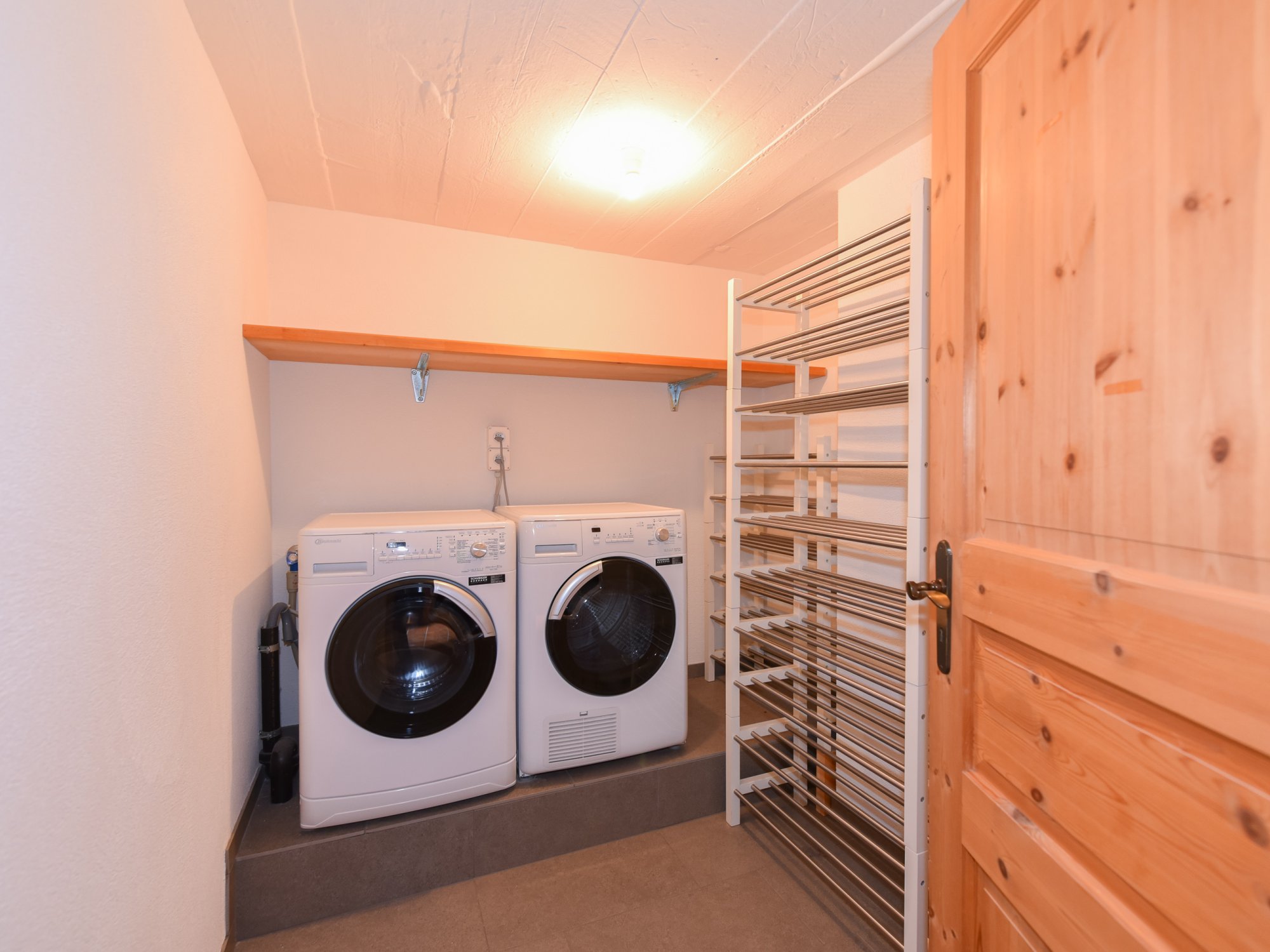 Wirtschaftsraum mit eigener WA/TU in der Wohnung