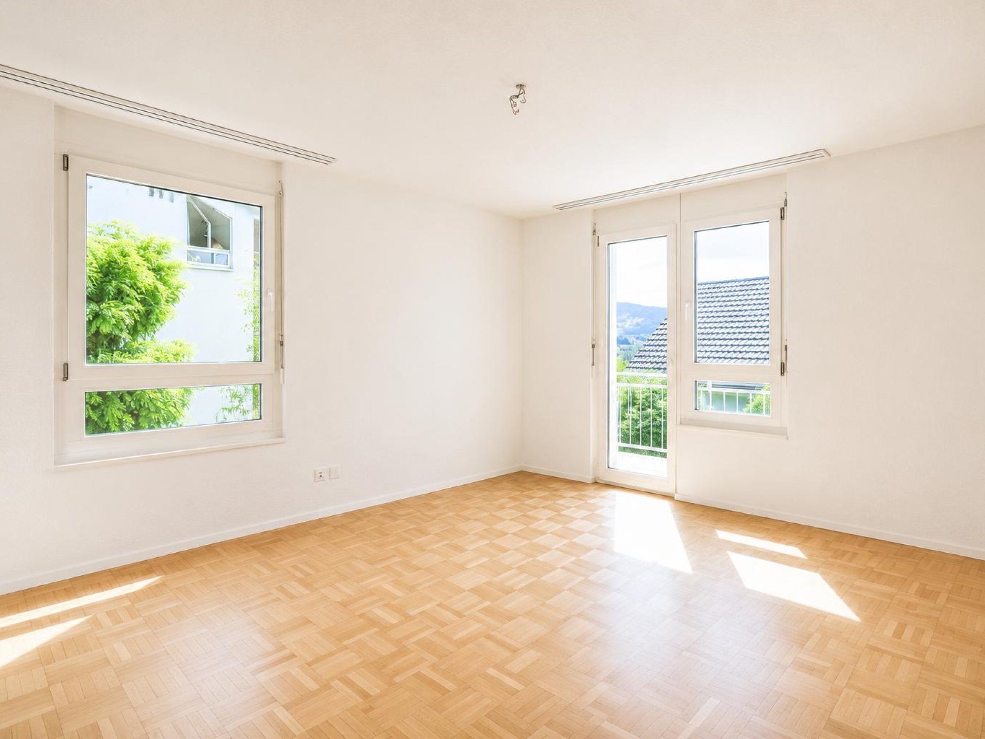 Zimmer 2 mit Balkon im Obergeschoss