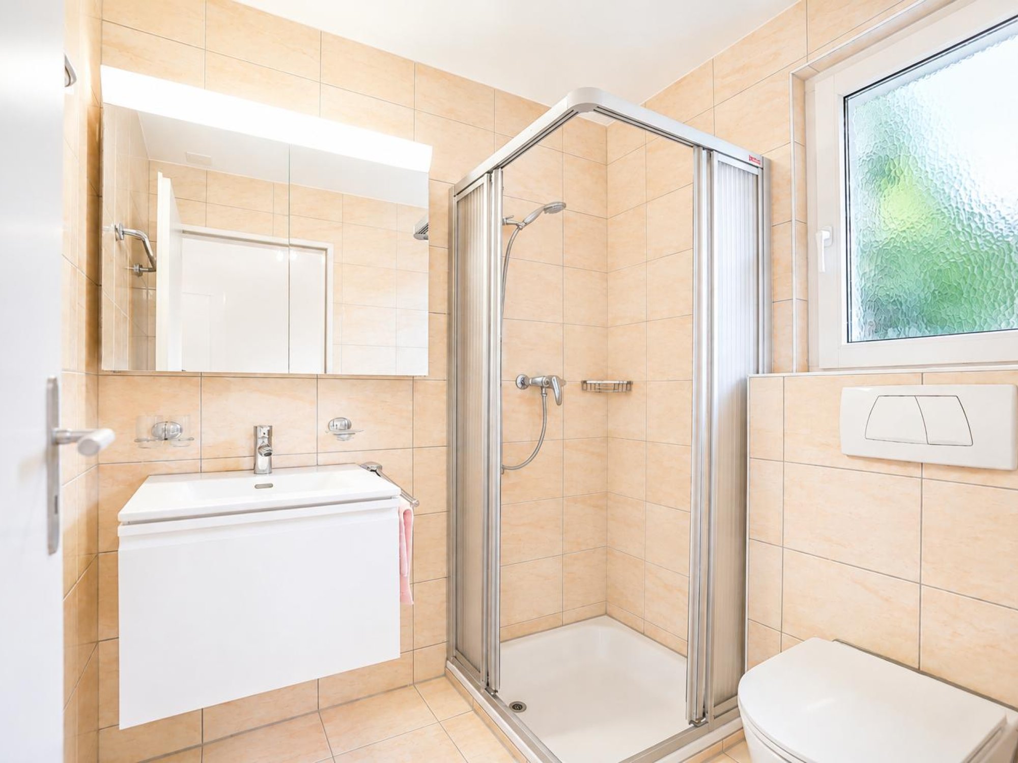 Badezimmer im Erdgeschoss