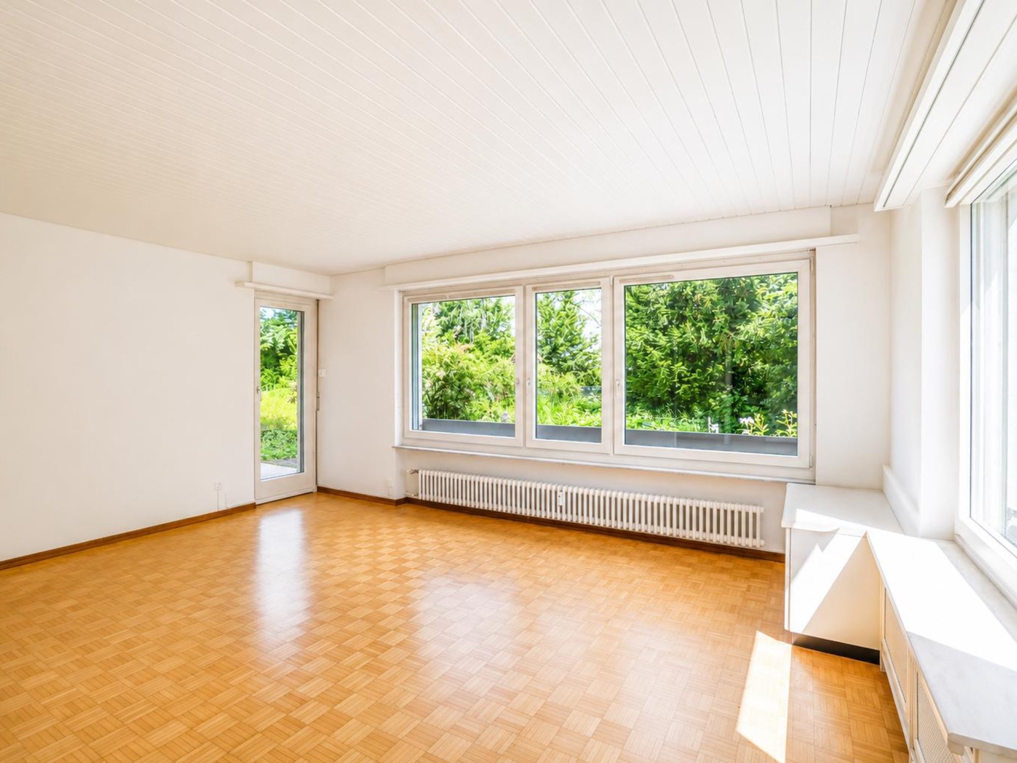 Wohnzimmer mit viel Licht