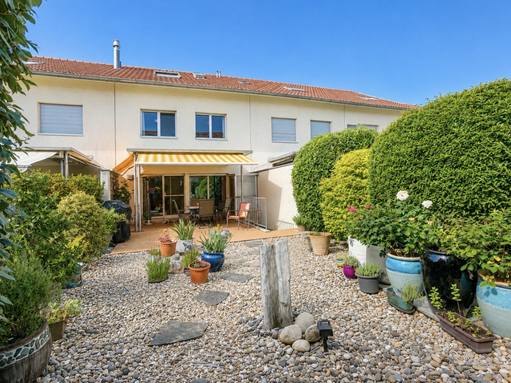 Ansicht Liegenschaft vom Garten