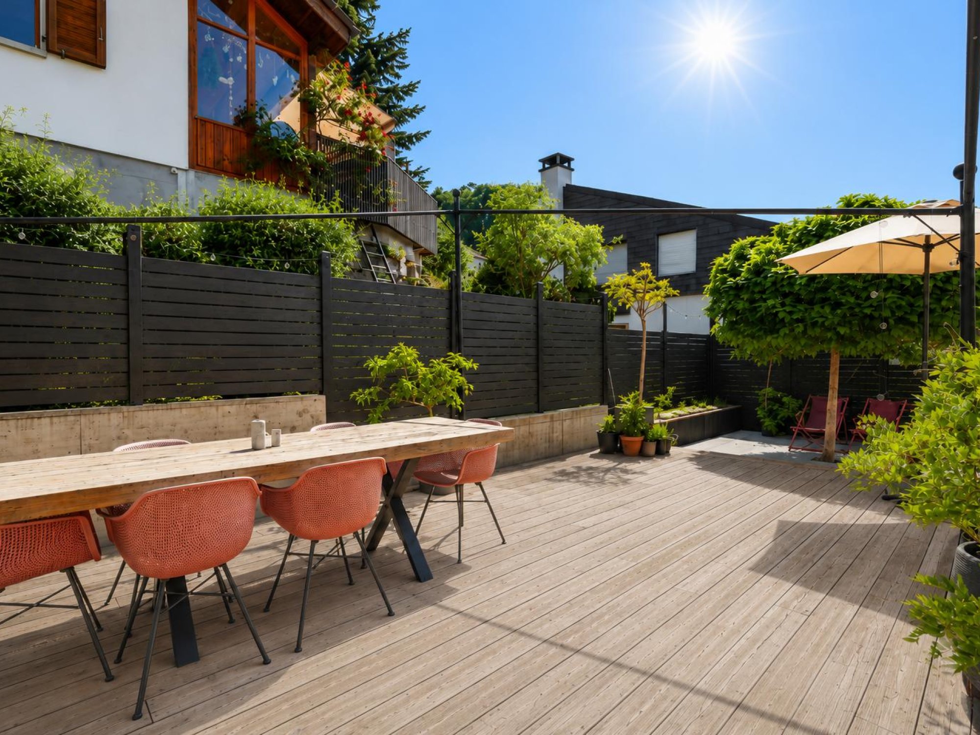 Gemütlicher Sitzplatz mit Garten