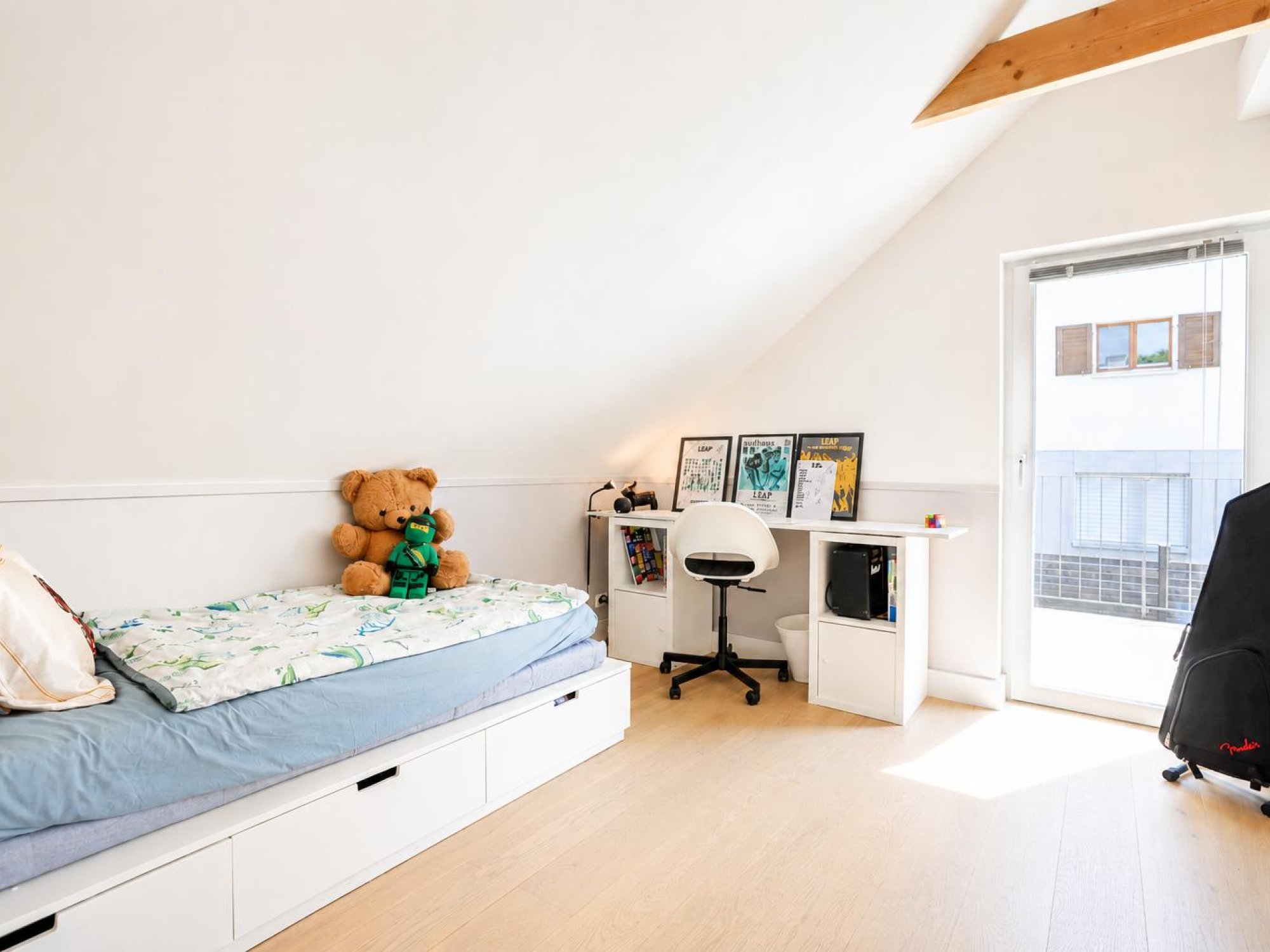 Kinderzimmer mit direktem Zugang zum Balkon