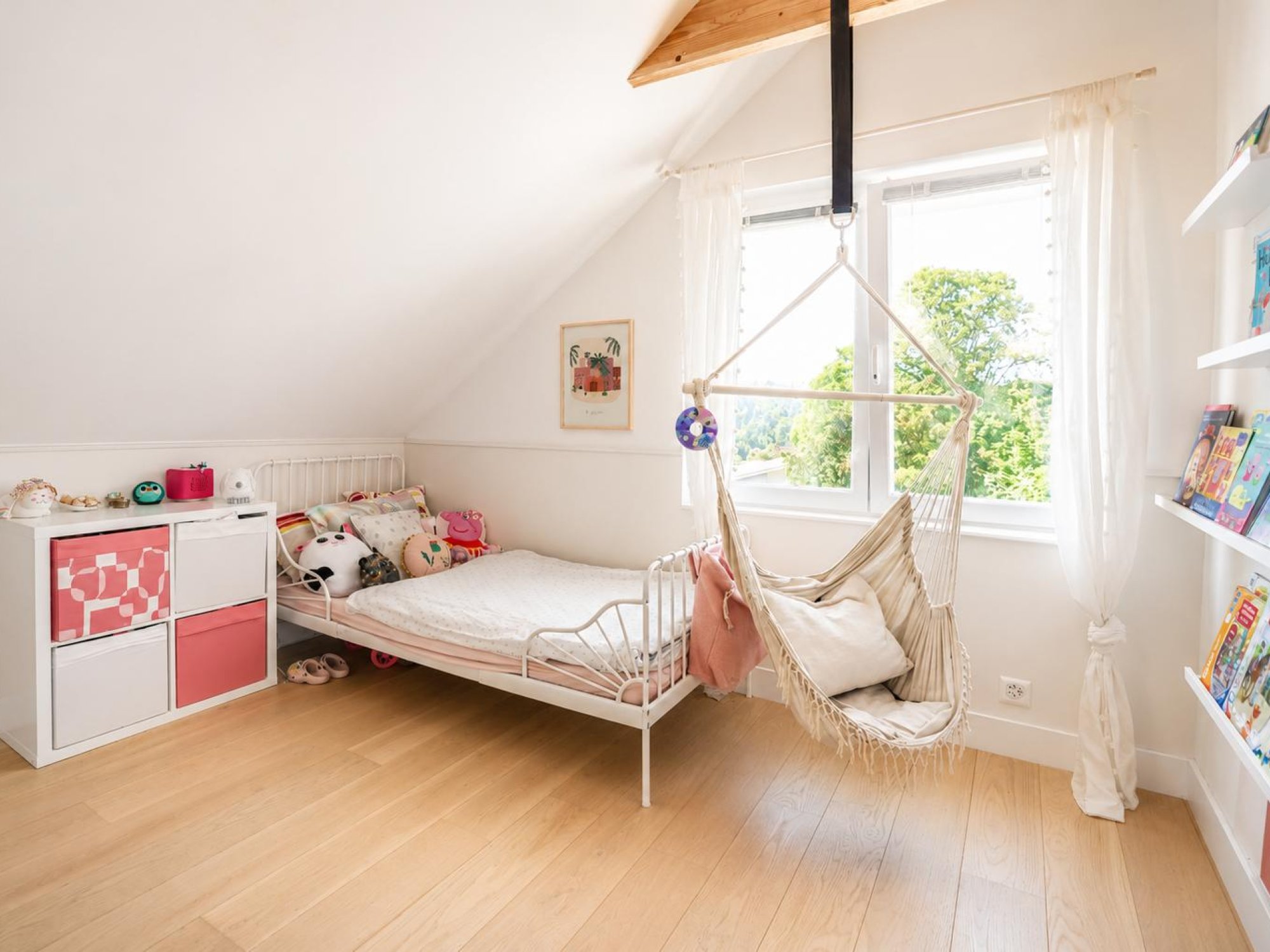 Einladendes, helles Kinderzimmer