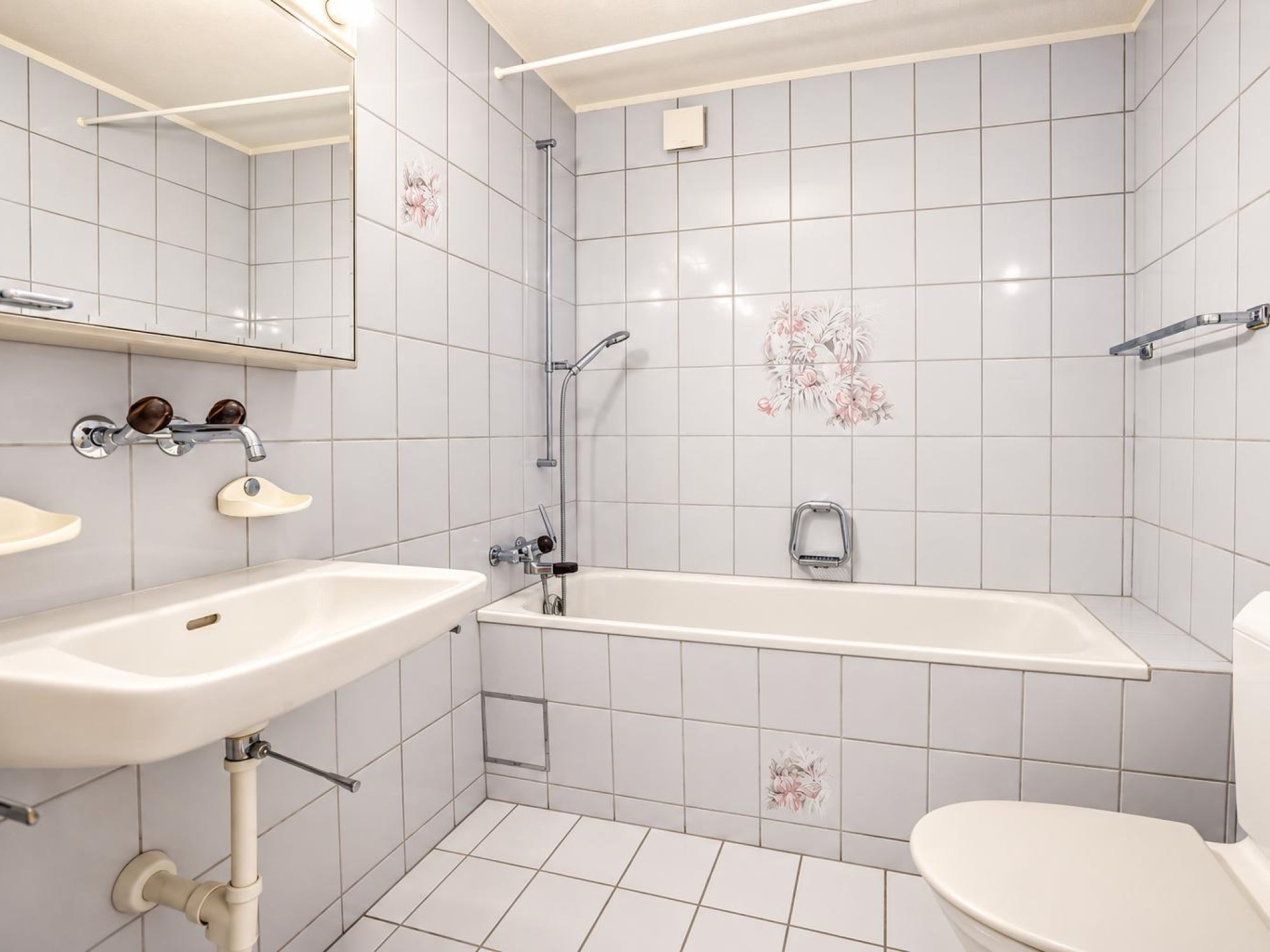 Bad - Wohnung 1. OG (links) aktuell leerstehend