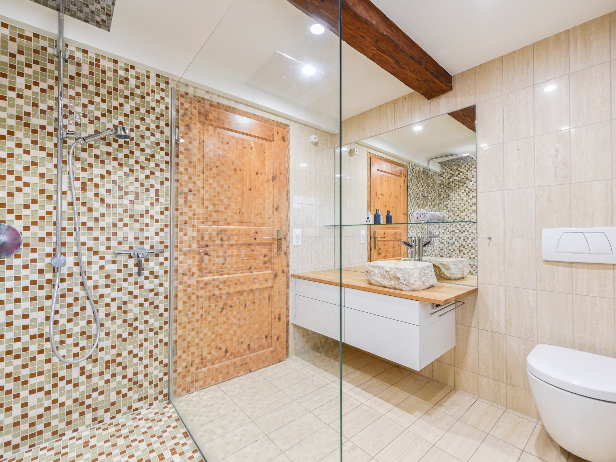 Badezimmer mit Dusche Maisonettewohnung