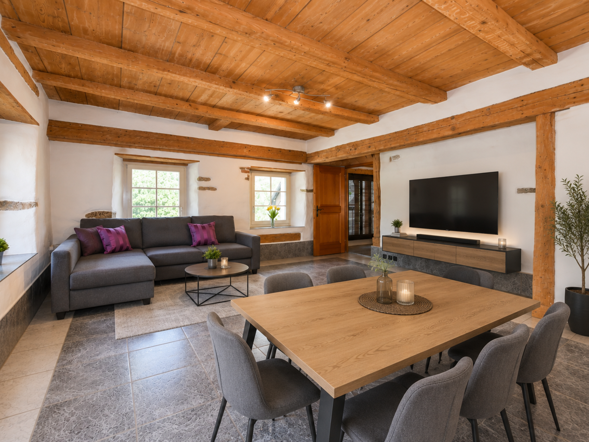 Wohnzimmer (2.5 Zi.-Wohnung 1.OG)