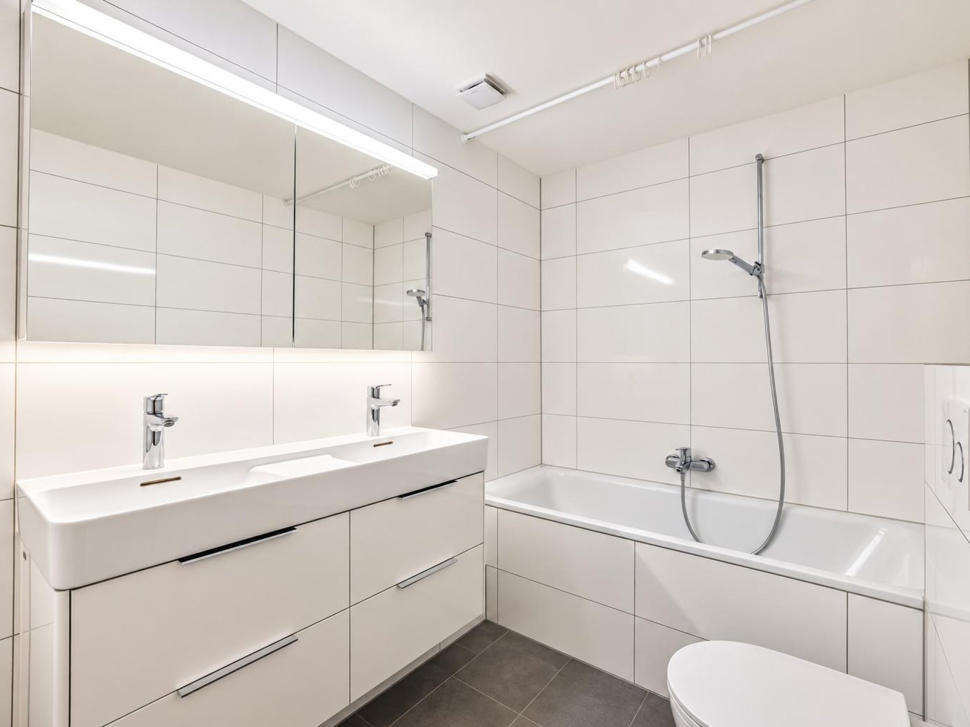 Badezimmer 2 (im Elternschlafzimmer) im Obergeschoss
